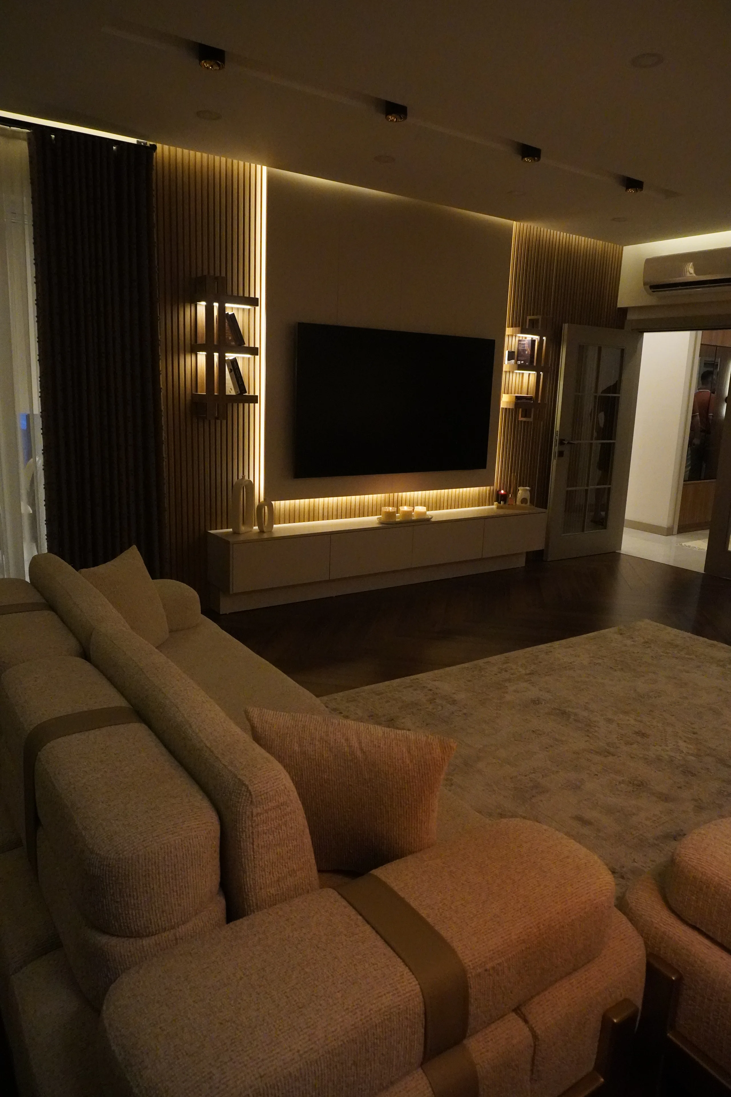 Modern yaşam alanı iç mekân görseli